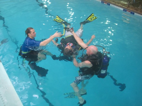 Unresponsive diver at the surface, part of PADI Rescue Diver training